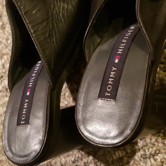 **VINTAGE** Tommy Hilfiger Black Leather Wooden Platforms Size 6 1/2 US - Picture 5 of 5
